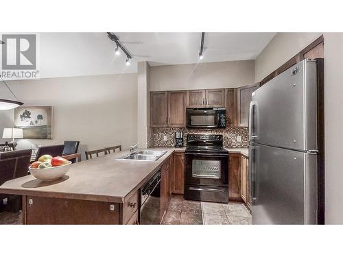 654 Cook Road Unit# 350, Kelowna, BC - Indoor Photo Showing Kitchen With Double Sink