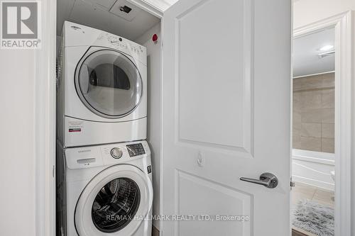 1125 - 500 Doris Avenue, Toronto, ON - Indoor Photo Showing Laundry Room