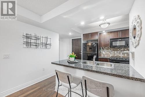 1125 - 500 Doris Avenue, Toronto, ON - Indoor Photo Showing Kitchen