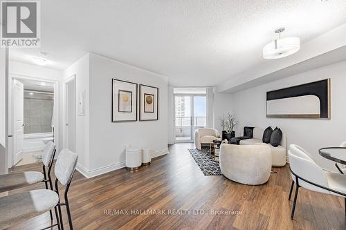 1125 - 500 Doris Avenue, Toronto, ON - Indoor Photo Showing Living Room