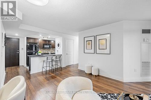 1125 - 500 Doris Avenue, Toronto, ON - Indoor