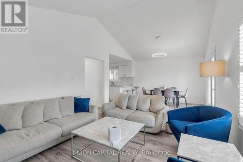 659 Ormond Drive, Oshawa, ON - Indoor Photo Showing Living Room