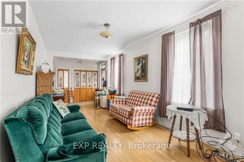 53 High Street, Champlain, ON - Indoor Photo Showing Living Room