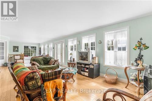 53 High Street, Champlain, ON - Indoor Photo Showing Living Room