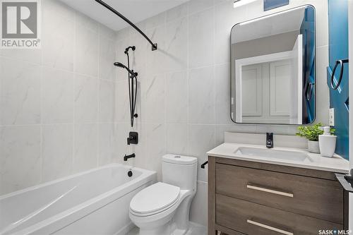 2125 St Charles Avenue, Saskatoon, SK - Indoor Photo Showing Bathroom