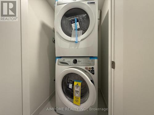 260 - 150 Honeycrisp Crescent, Vaughan, ON - Indoor Photo Showing Laundry Room