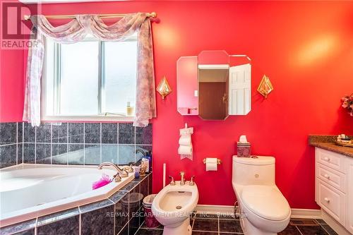 1785 Creek Way, Burlington, ON - Indoor Photo Showing Bathroom