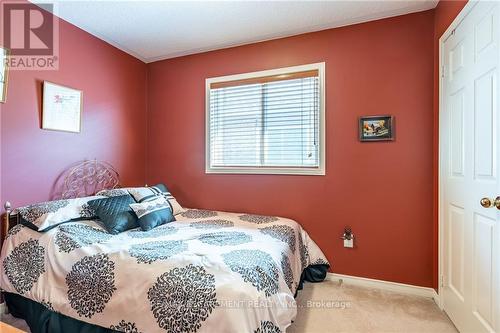 1785 Creek Way, Burlington, ON - Indoor Photo Showing Bedroom