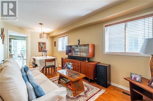 1785 Creek Way, Burlington, ON - Indoor Photo Showing Living Room