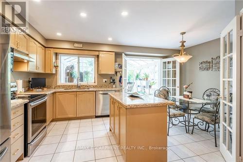 1785 Creek Way, Burlington, ON - Indoor Photo Showing Kitchen