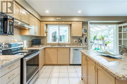 1785 Creek Way, Burlington, ON - Indoor Photo Showing Kitchen