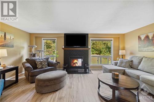 6593 Bilberry Drive, Orleans - Convent Glen And Area (2005 - Convent Glen North), ON - Indoor Photo Showing Living Room With Fireplace