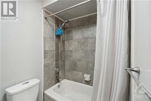 6593 Bilberry Drive, Orleans - Convent Glen And Area (2005 - Convent Glen North), ON - Indoor Photo Showing Bathroom