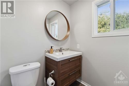 6593 Bilberry Drive, Orleans - Convent Glen And Area (2005 - Convent Glen North), ON - Indoor Photo Showing Bathroom