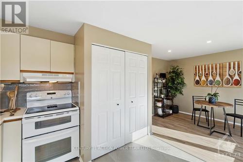 6593 Bilberry Drive, Ottawa, ON - Indoor Photo Showing Kitchen