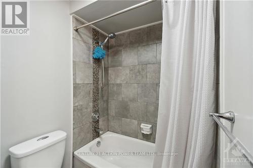 6593 Bilberry Drive, Ottawa, ON - Indoor Photo Showing Bathroom