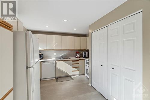 6593 Bilberry Drive, Orleans - Convent Glen And Area (2005 - Convent Glen North), ON - Indoor Photo Showing Kitchen With Double Sink