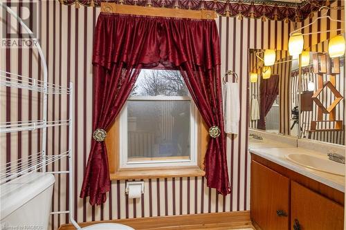 716 5Th Avenue E, Owen Sound, ON - Indoor Photo Showing Bathroom