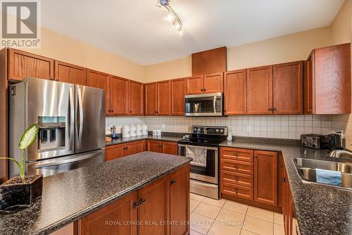 174 White Sands Way, Wasaga Beach, ON - Indoor Photo Showing Kitchen With Double Sink