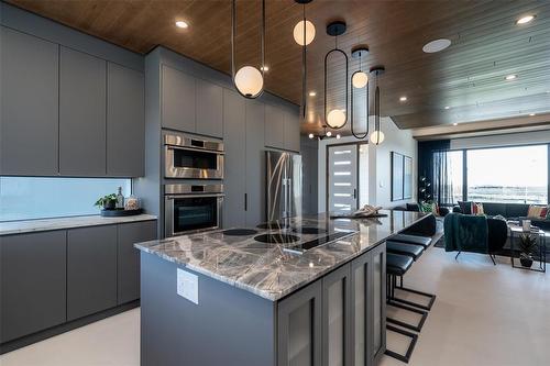 2 Woodland Lane, Headingley, MB - Indoor Photo Showing Kitchen With Upgraded Kitchen