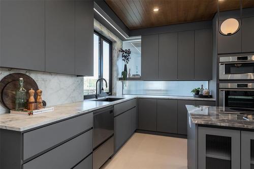 2 Woodland Lane, Headingley, MB - Indoor Photo Showing Kitchen With Upgraded Kitchen