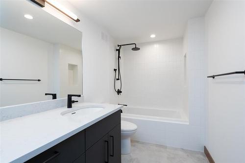 2 Woodland Lane, Headingley, MB - Indoor Photo Showing Bathroom