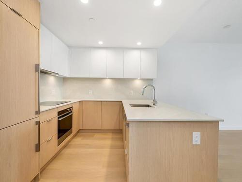 901-1100 Yates St, Victoria, BC - Indoor Photo Showing Kitchen With Upgraded Kitchen