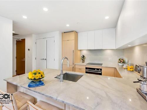 901-1100 Yates St, Victoria, BC - Indoor Photo Showing Kitchen With Upgraded Kitchen