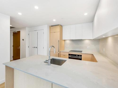 901-1100 Yates St, Victoria, BC - Indoor Photo Showing Kitchen With Upgraded Kitchen