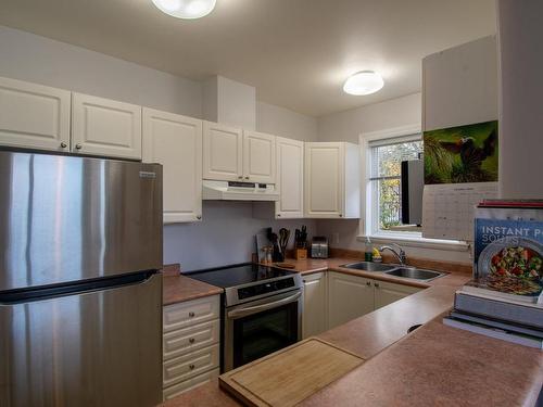 304-2310 Trent St, Victoria, BC - Indoor Photo Showing Kitchen With Double Sink