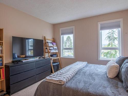 304-2310 Trent St, Victoria, BC - Indoor Photo Showing Bedroom