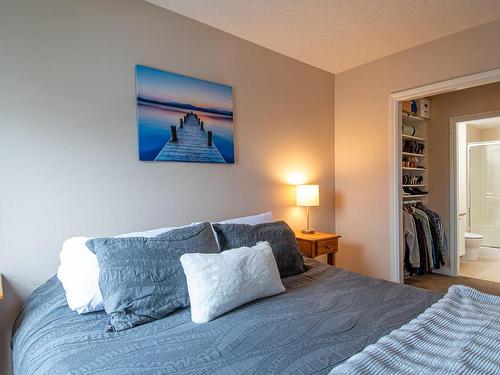 304-2310 Trent St, Victoria, BC - Indoor Photo Showing Bedroom