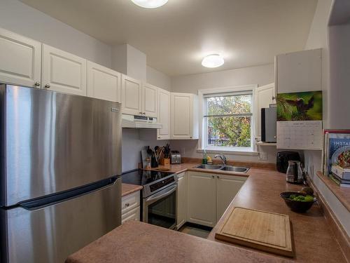 304-2310 Trent St, Victoria, BC - Indoor Photo Showing Kitchen With Double Sink