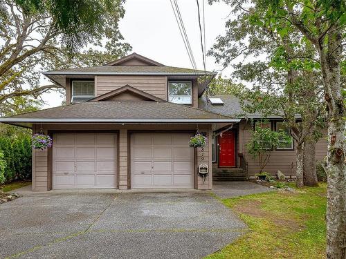 3819 Synod Rd, Saanich, BC 