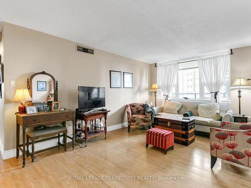 701-15 La Rose Ave, Toronto, ON - Indoor Photo Showing Living Room