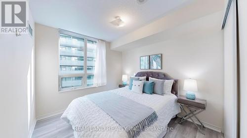 1006 - 19 Grand Trunk Crescent, Toronto, ON - Indoor Photo Showing Bedroom