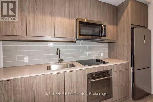 203 - 32 Forest Manor Road, Toronto, ON - Indoor Photo Showing Kitchen