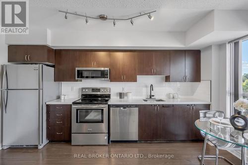 604 - 35 Saranac Boulevard, Toronto, ON - Indoor Photo Showing Kitchen