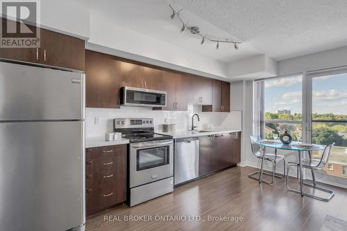 604 - 35 Saranac Boulevard, Toronto, ON - Indoor Photo Showing Kitchen