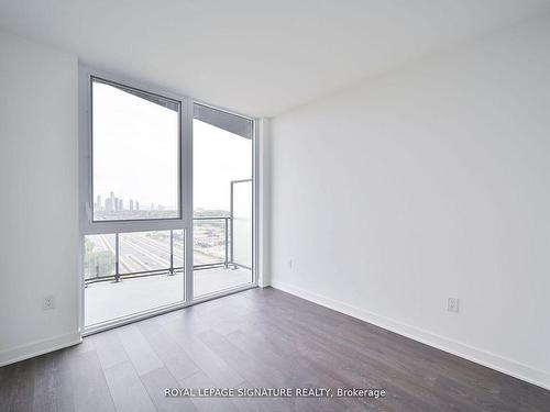 1807-36 Zorra St, Toronto, ON - Indoor Photo Showing Other Room