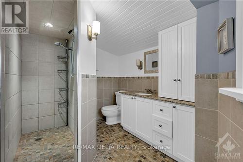 3631 Concession 2 Road, Alfred And Plantagenet, ON - Indoor Photo Showing Bathroom