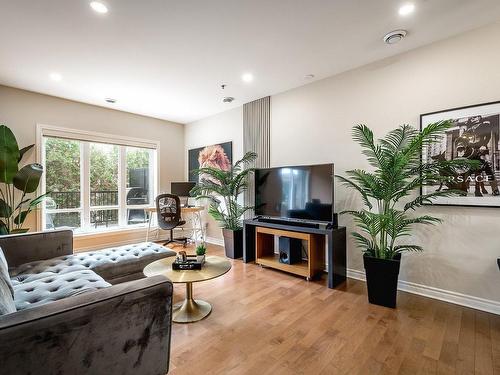 Salon - 103-2020 100E Avenue, Laval (Chomedey), QC - Indoor Photo Showing Living Room