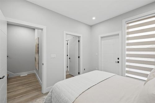 4-830 Glenwood Avenue, Kelowna, BC - Indoor Photo Showing Bedroom