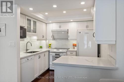 704 - 18 Concorde Place, Toronto, ON - Indoor Photo Showing Kitchen With Upgraded Kitchen