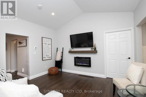 230 Currie Street, Southwest Middlesex (Glencoe), ON - Indoor Photo Showing Living Room With Fireplace