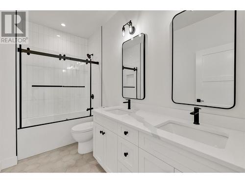 553 Knowles Road, Kelowna, BC - Indoor Photo Showing Bathroom