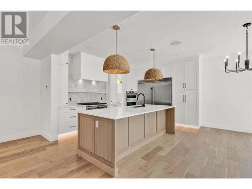 553 Knowles Road, Kelowna, BC - Indoor Photo Showing Kitchen