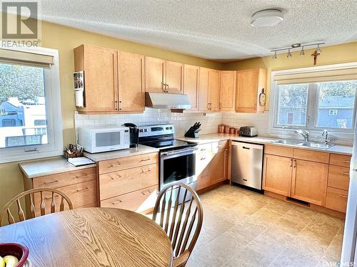 400 4Th Avenue W, Debden, SK - Indoor Photo Showing Kitchen