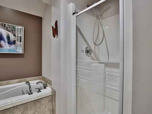 Salle de bains - 3-5850 Rue Chevalier, Brossard, QC - Indoor Photo Showing Bathroom