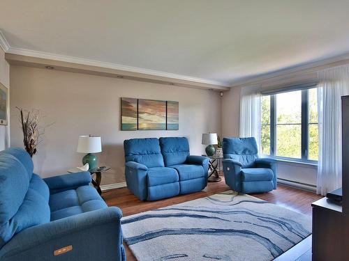 Salon - 3-5850 Rue Chevalier, Brossard, QC - Indoor Photo Showing Living Room